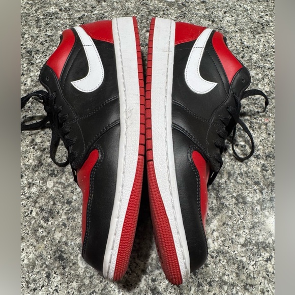 Air Jordan 1 Low "Alternate Bred Toe Black/Gym Red-White size 10 - Picture 8 of 11